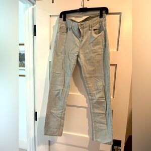 Gap 1969 Women’s Railroad Jean in size 27